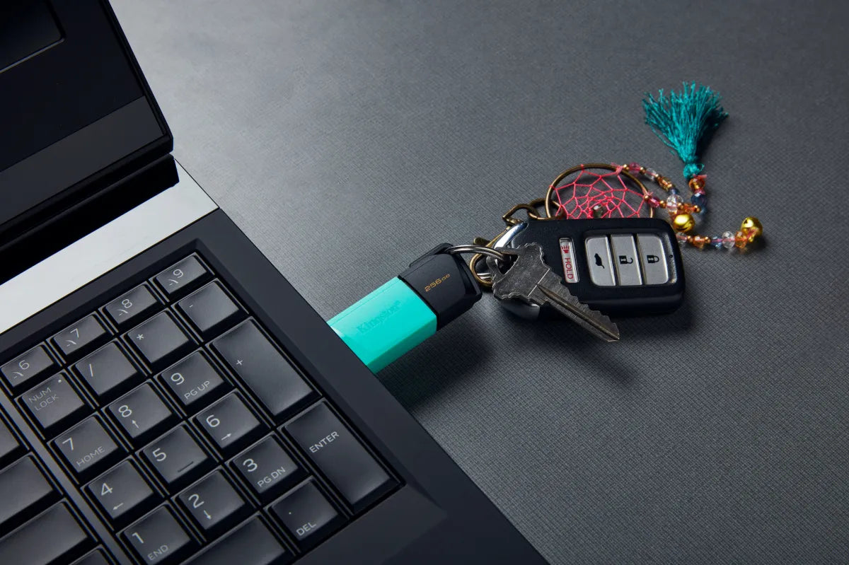 Памет USB Kingston Technology KINGSTON 256GB DataTraveler Exodia M