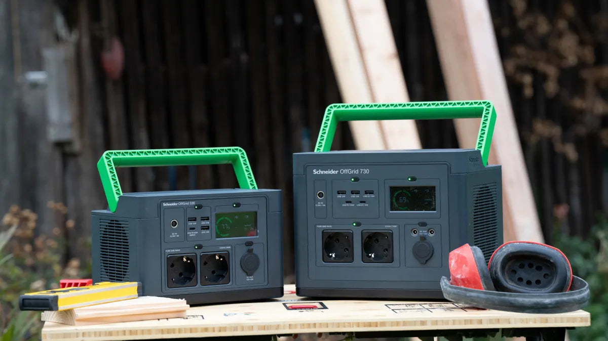 Акумулаторно захранване APC Schneider OffGrid Portable Power Station 730 738Wh Lithium-ion 2 Schuko Sinewave