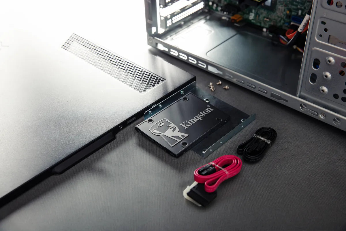 Вътрешни SSD Kingston Technology KINGSTON 256GB SSD KC600 SATA3 2.5inch