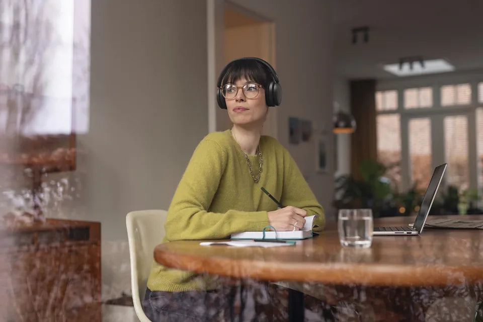 PHILIPS Wireless On Ear Headphone with mic 40mm drivers/closed-back black