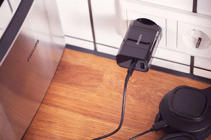 Смартфони - Зарядно устройство Philips Universal charger for 2 USB devices