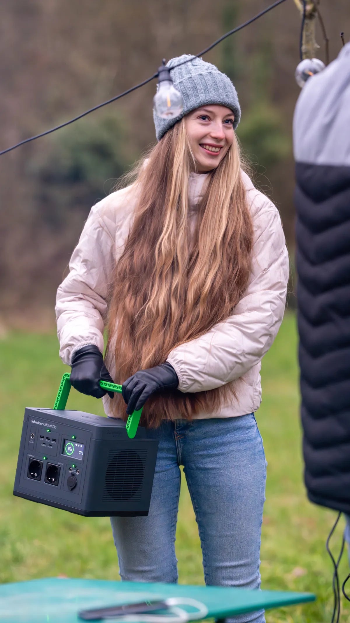 Акумулаторно захранване APC Schneider OffGrid Portable Power Station 330 332Wh Lithium-ion 2 Schuko Sinewave