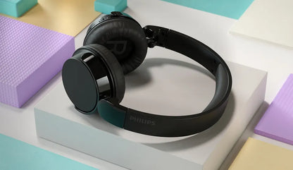 Консюмър и гейминг слушалки Philips Wireless On Ear Headphone with mic 32mm drivers/closed-back black