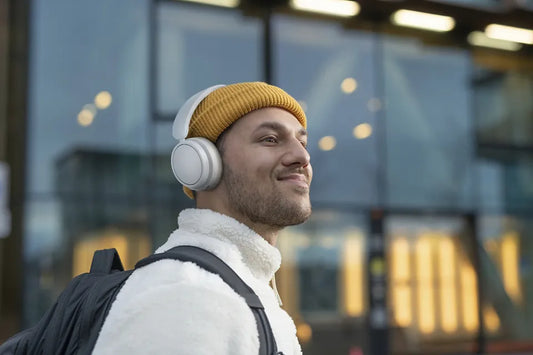 PHILIPS Wireless On Ear Headphone with mic 40mm drivers/closed-back white