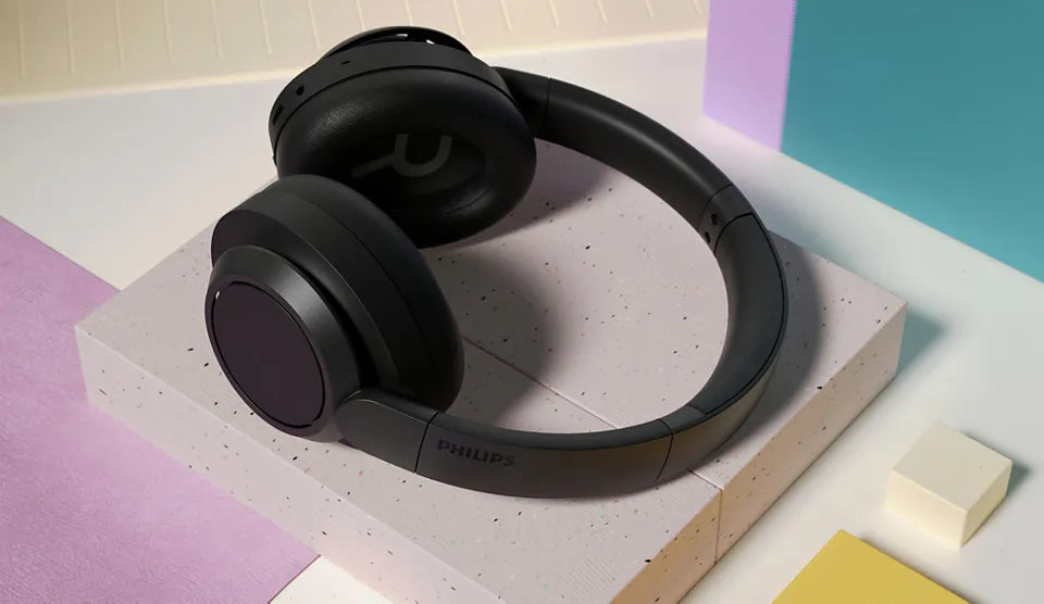 Консюмър и гейминг слушалки Philips Wireless On Ear Headphone with mic 40mm noise canceling Pro drivers/closed-back black